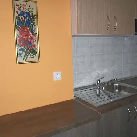 Elena نيا بوتيدايا